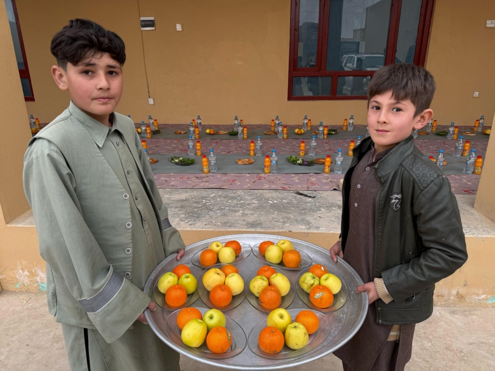 Kıtalar arasında çiçek gibi ramazan sofraları! İhlas Vakfı 5 ülkede hizmetlerine devam ediyor